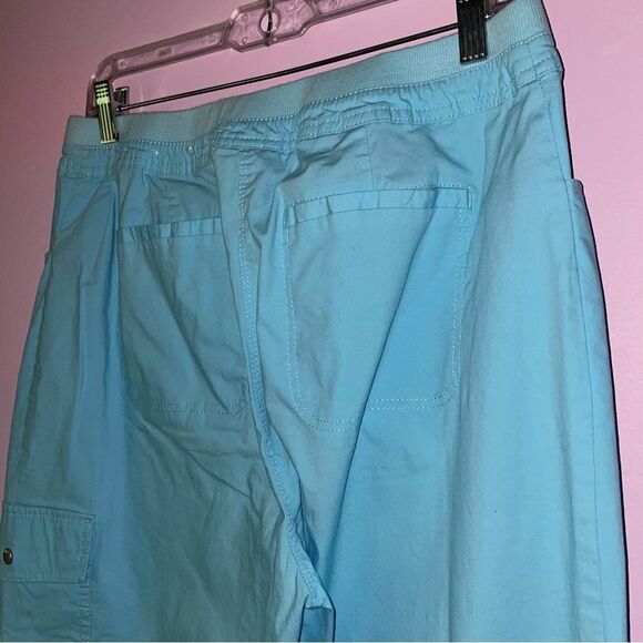 Chico's Size 8 Cargo Capris Poplin Blue Lightweight Pull On - Picture 5 of 8